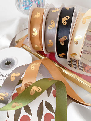 16mm Heart Pattern Gold Foil Printed Ribbon cho gói quà tặng và trang trí