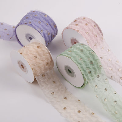 Ruy băng Organza 50mm có hoa văn chấm vàng Lá vàng in Polyester Organza Ribbon OEM Thân thiện với môi trường